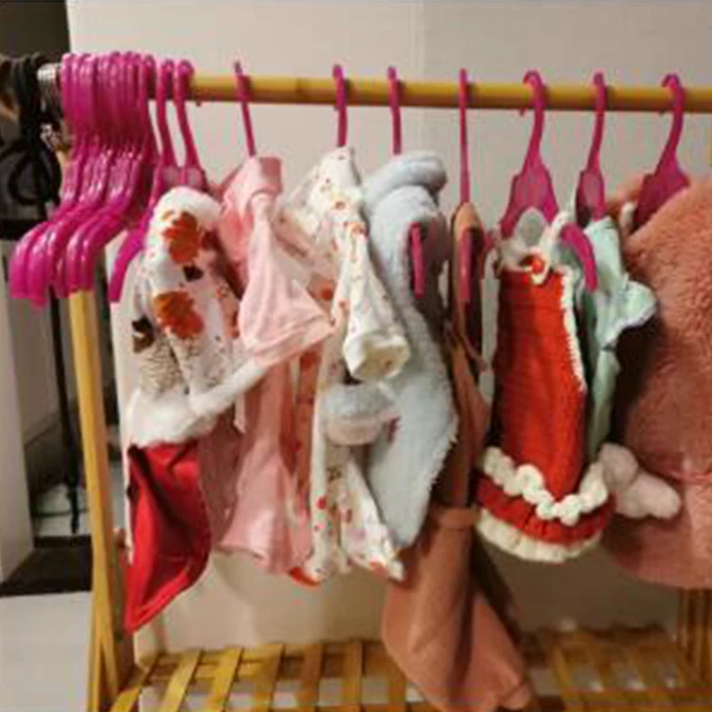 화이트&레드 색상 애완동물 고양이 강아지 옷걸이 공간 절약형 플라스틱 강아지 액세서리 의류 랙 인형 강아지 옷걸이