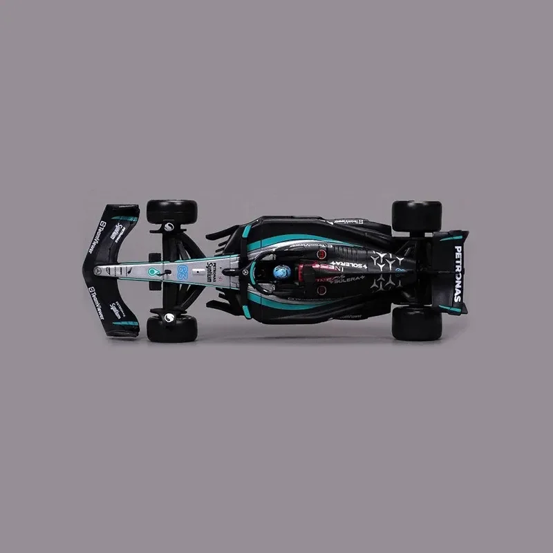 New Bburago 1:43 2024 Mercedes-Amg Petronas W15 F1 #63 George Russell #44 Lewis Hamilton Formula 1 With Helmet Toy Model Gift 3