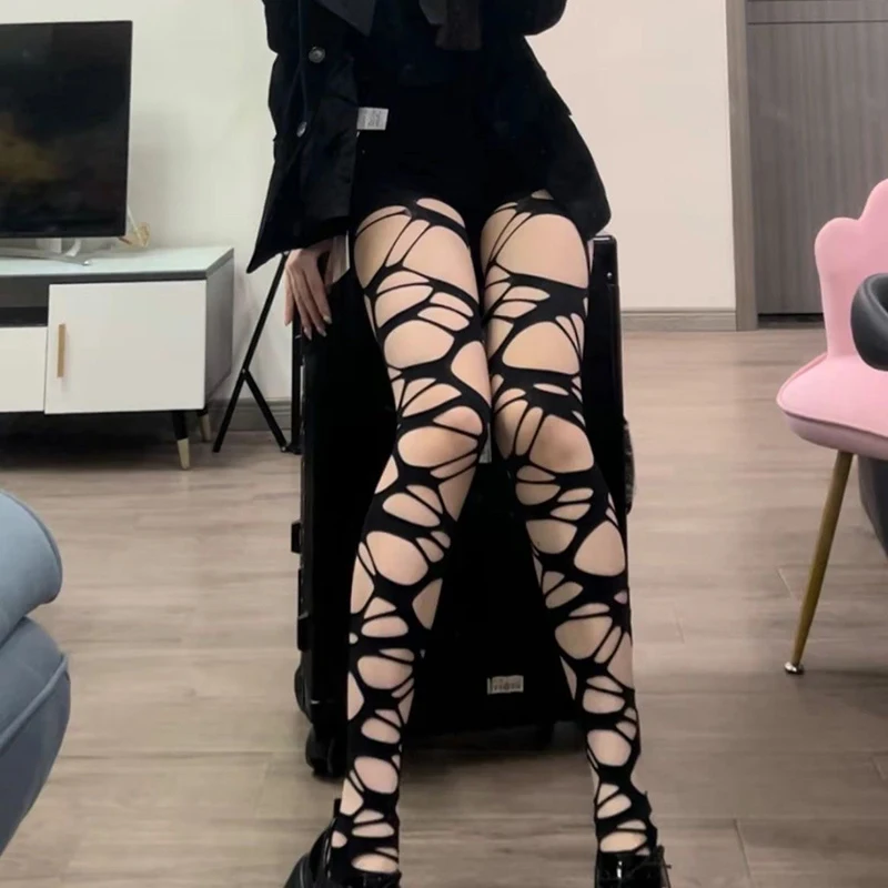 Рисунок 4 - Готические чулки в виде паутины с дырками