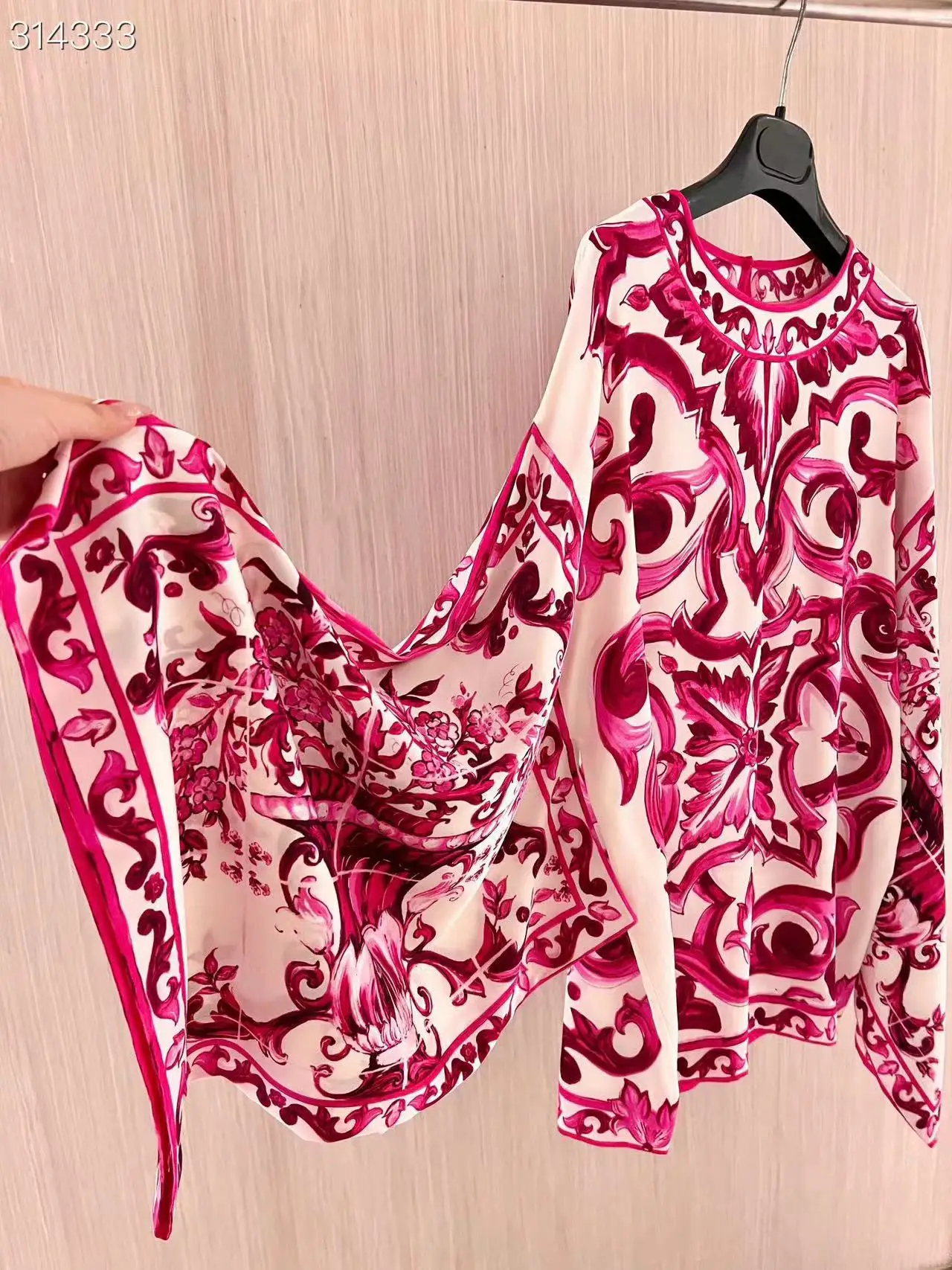 Рисунок 6 - Женская свободная шелковая блузка