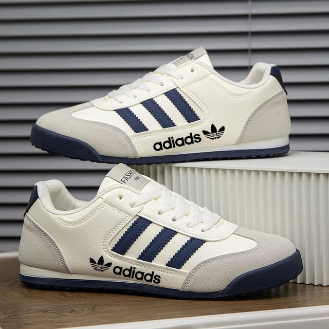 حذاء كلاسيكي من اديداس