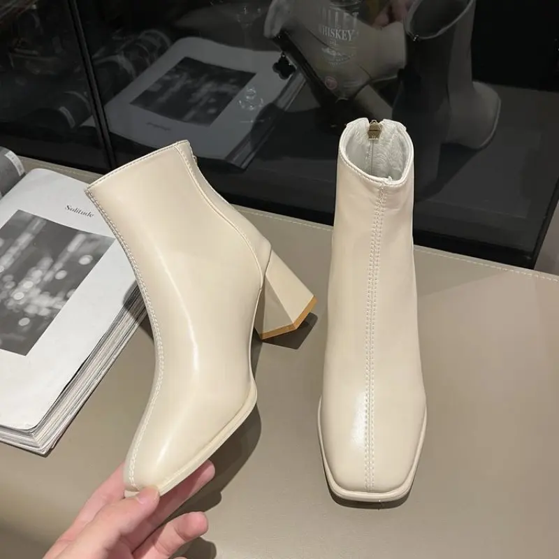 Женские ботильоны на квадратном каблуке, бежевые или черные ботинки челси с квадратным носком, короткие ботинки в английском стиле, зима 2024