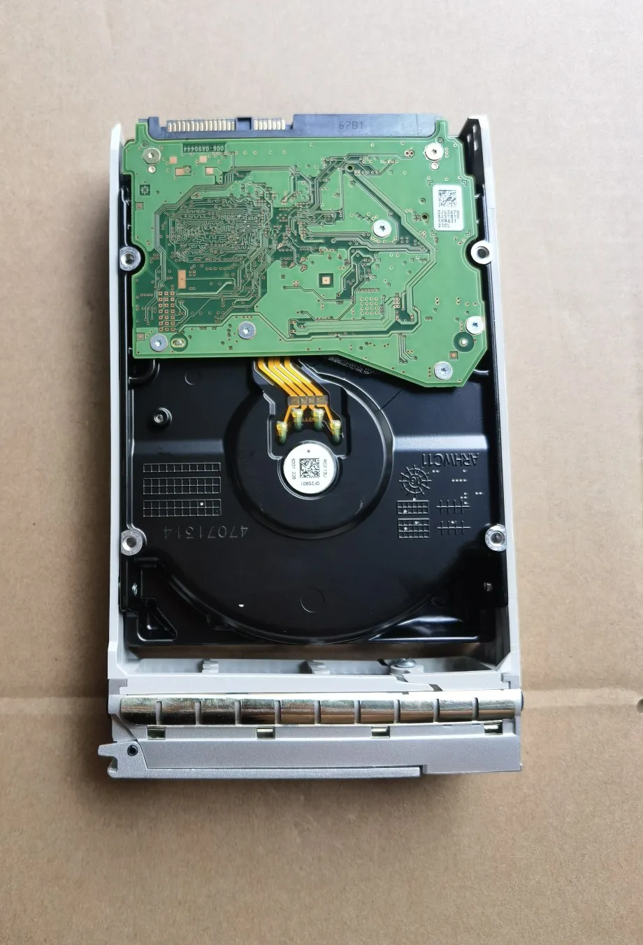 

Для SUN 8T 3,5 SAS 12G 7301588 7301585 HUH728080AL5200 7301592