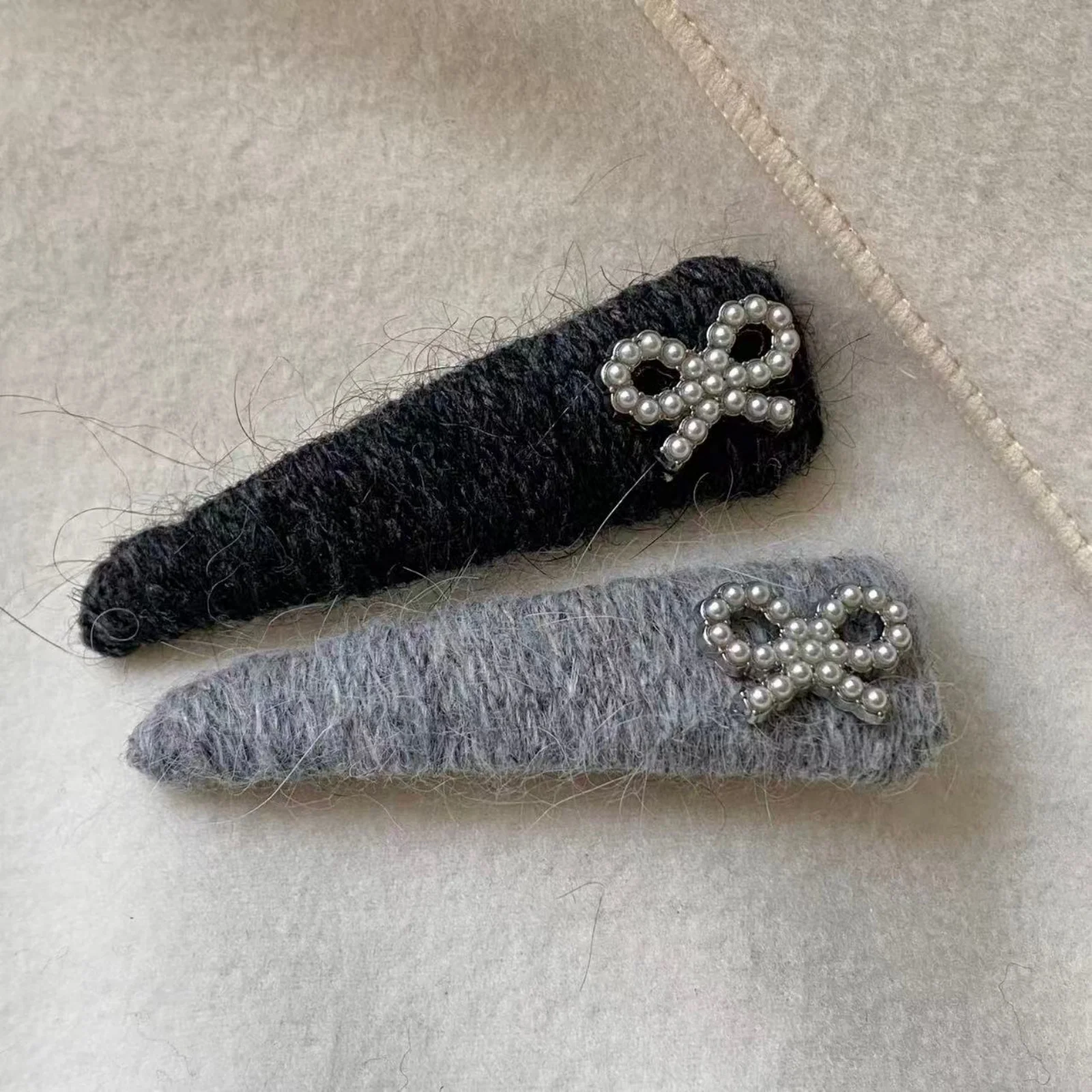 Woolen Pearl Bow Hair Clips Set, Black Gray Hair Accessories, Warm Knitted Hair Barrettes, Elegant Daily Hair Decor