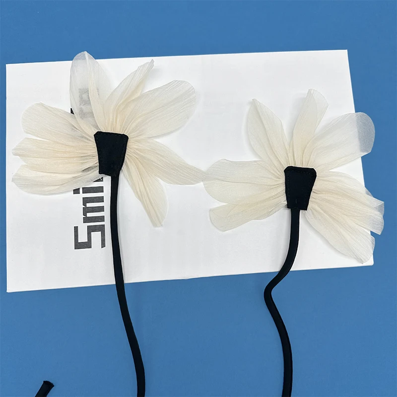 Metal brooch Fashion brooches Elegant Women's Mesh Flower Brooches Pins with Metal Buckle Fashion Cloths Fabric Collar Flower Female Clothing Accessories