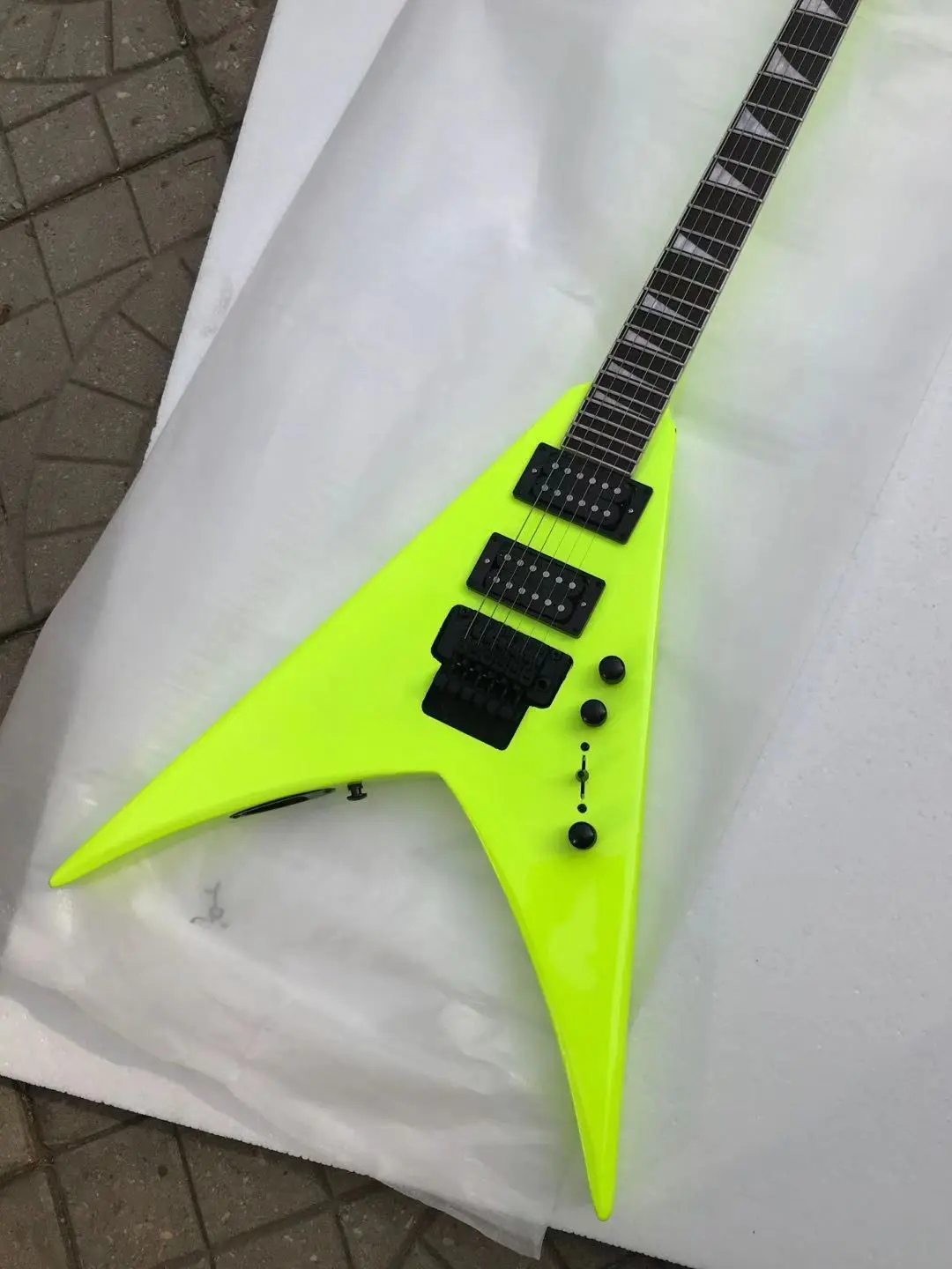 Free Delivery High Quality V Model Electric Guitar Fluorescent Green