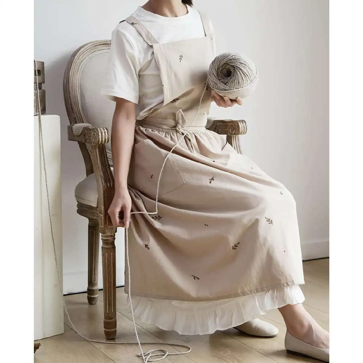 

Cotton Embroidered X-Back Aprons Pinafore Apron Dress Cross Back Bib Apron with Pockets for Cooking Gardening Baking Painting