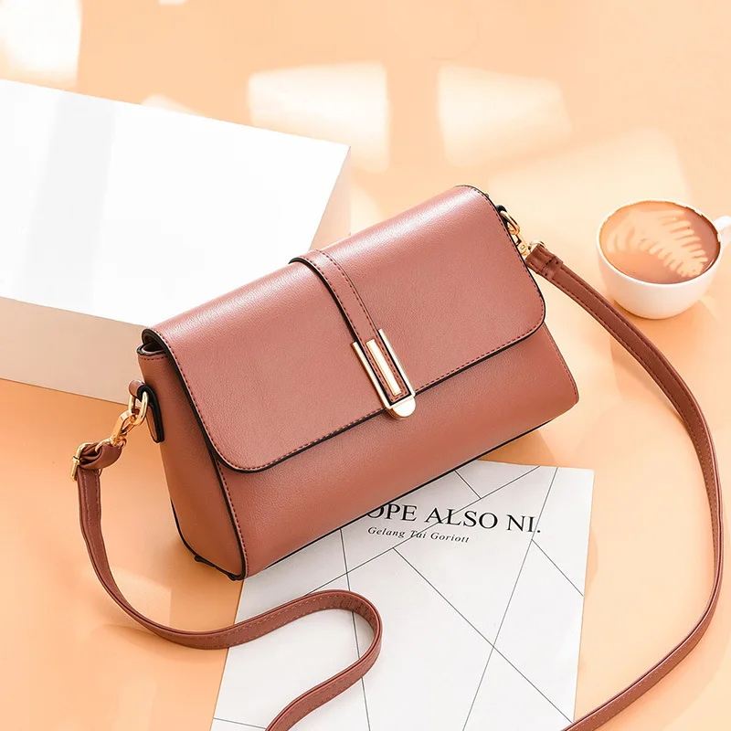 Fashion women's bag 2022 new temperament one shoulder messenger bag trend middle aged mother bag