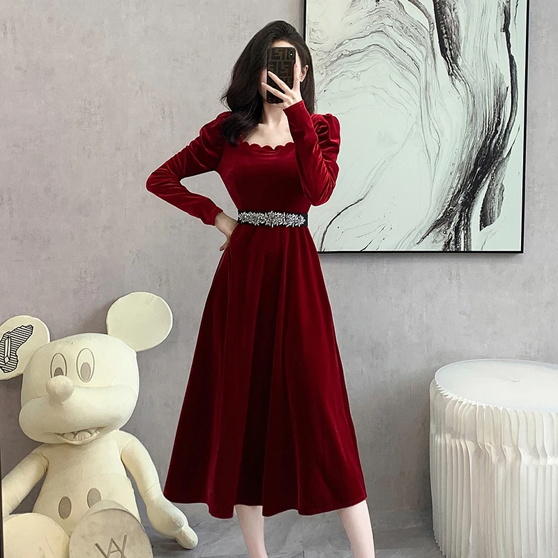 

Small formal dress, luxurious socialite, velvet square neck, bubble sleeves, red banquet long sleeved dress, medium length skirt