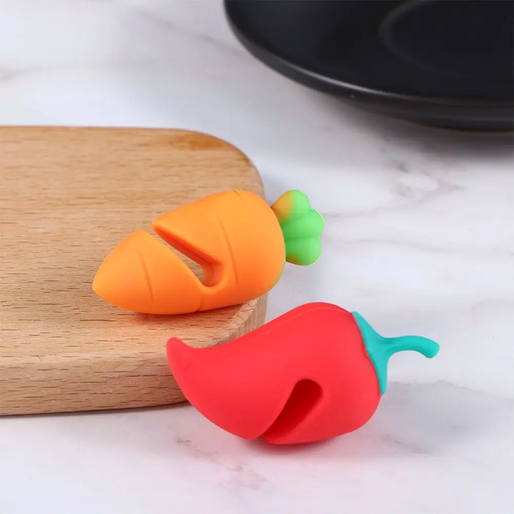 Silicone Heat-resisting Durable Specialty Tools Carrot Shape Pot Lid Rack Pot Cover Lifter Kitchen Tools Overflow Stoppers