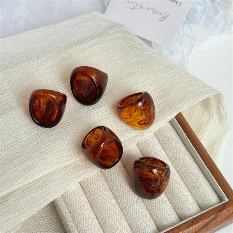 Vintage Brown Oval Resin Statement Ring - Bold Geometric Jewelry
