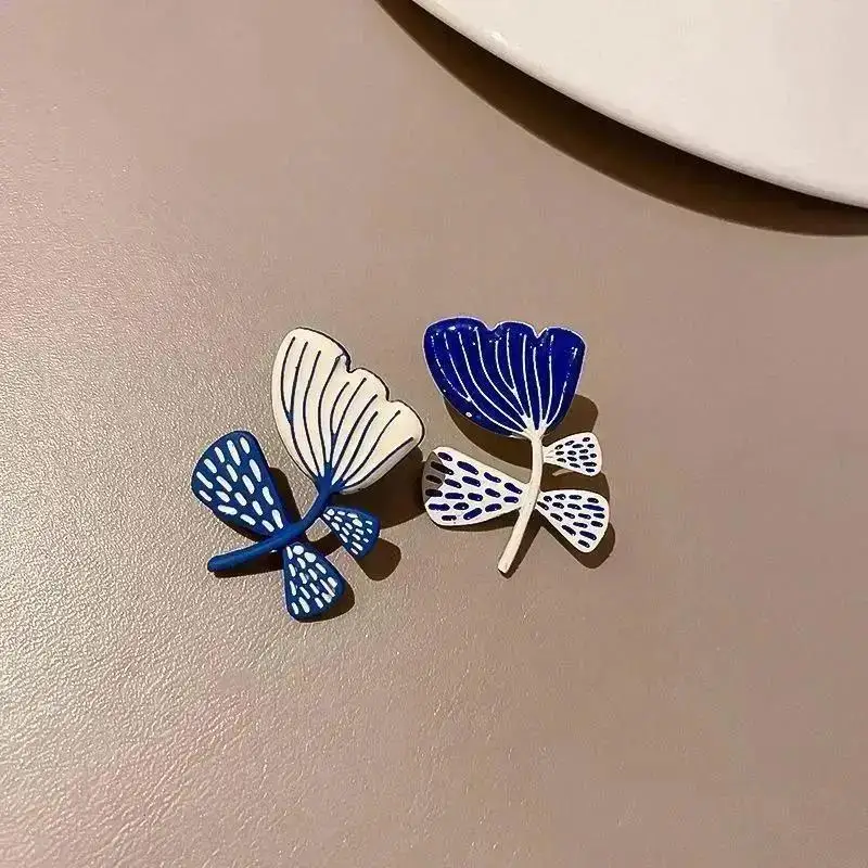New White And Blue Asymmetrical Flower Earrings Simple High-end Women's Earring Accessories Personalized Flower Earrings Gift