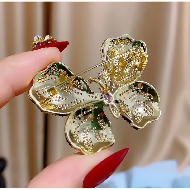 Fashion Pink Butterfly Brooches Pins Luxury Wedding Corsage Suit Bouttoniere Brand Design Statement Gold Plated Jewelry