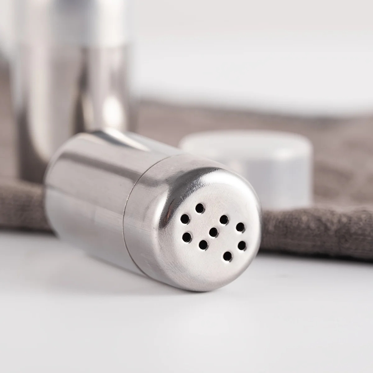 2pcs, Stainless Steel Mini Spice Jars, Portable Outdoor Salt and Pepper Shakers