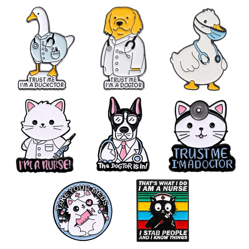 Desenhos animados Esmalte Lapel Pins, Doutor, Enfermeira, Amarelo, Cão, Gato, Pato, Estetoscópio, Medical Metal Brooch, Denim Acessórios, Jóias Presente, Bonito