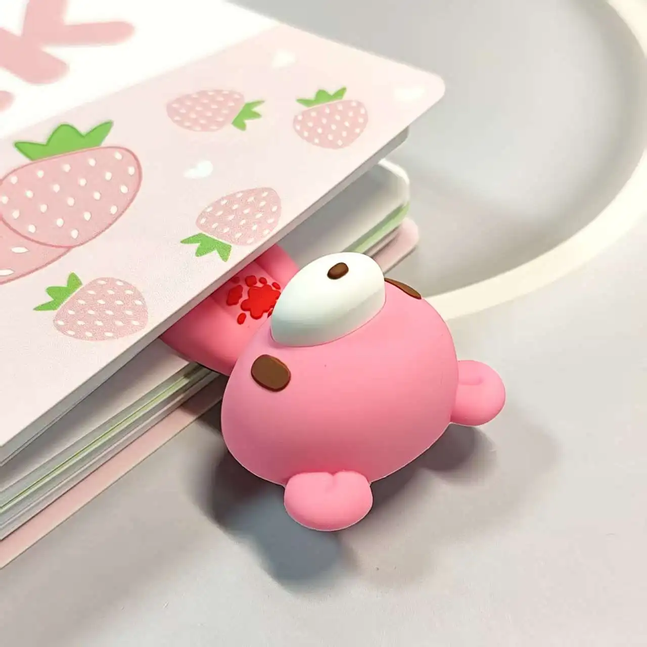 Vibrant Bear Figurine Bookmarks – Whimsical Accessories