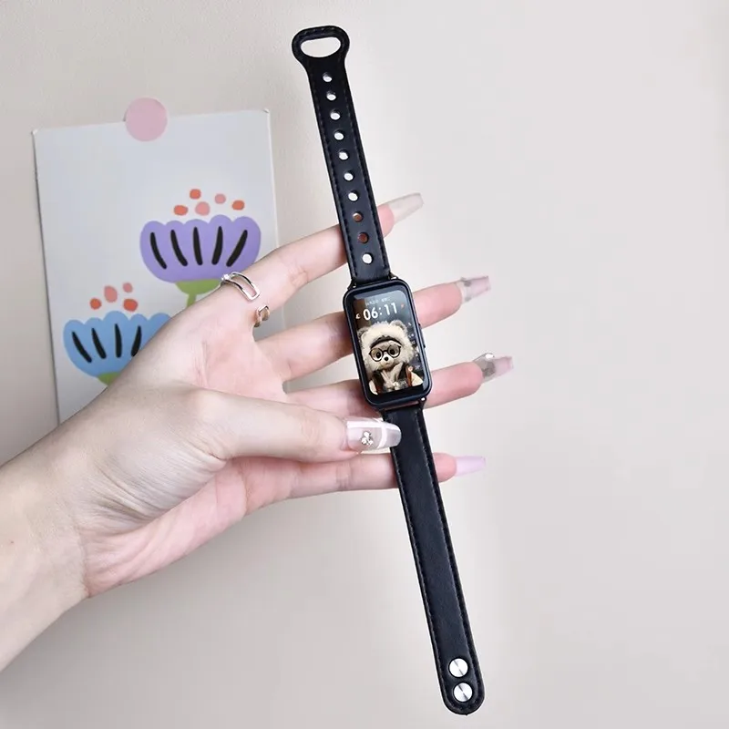 Fashion Leather Strap for Smart Watches - Elegant Watch Band Loop for Women & Men Bracelet