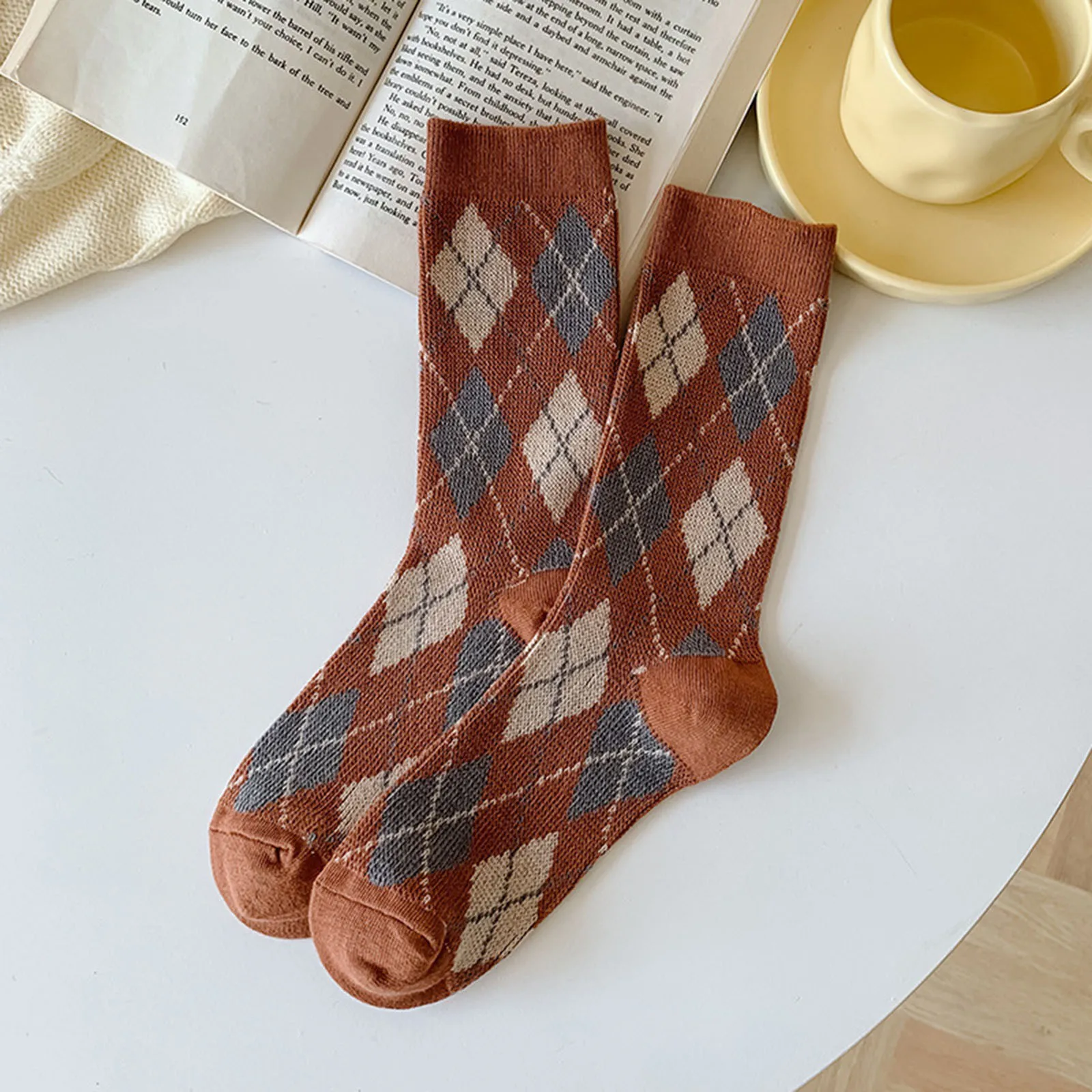 

Модные женские спортивные носки средней длины в стиле ретро Harajuku, корейские японские геометрические универсальные носки для девушек, студенческие Повседневные носки