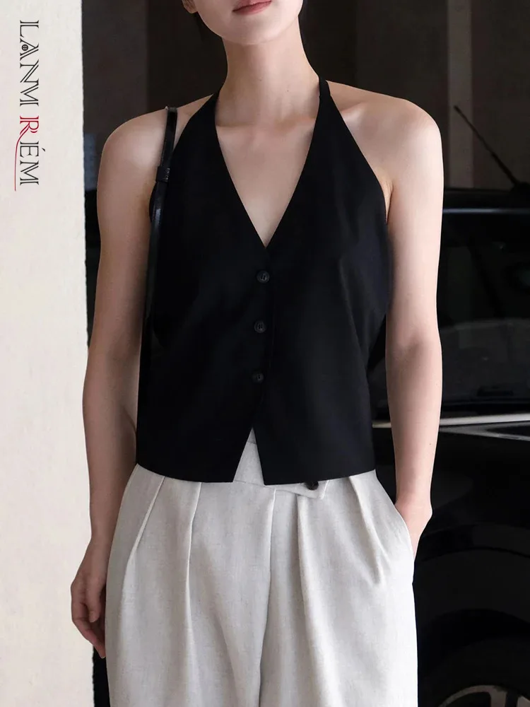 

[LANMREM] Backless Design Halter Vest For Women V Neck Slim Bottoming Female Black Tops Fashioin 2024 Summer New 26D9051