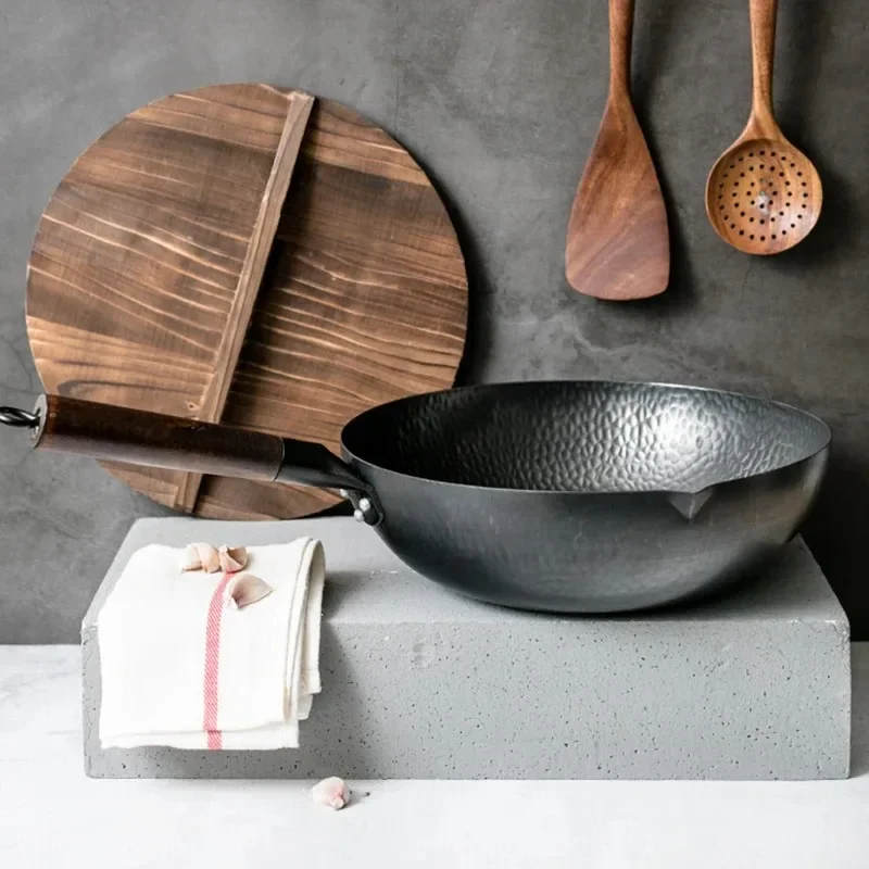 Cast Iron Wok Iron Wok 32cm Iron Wok Traditional Carbon Steel Wok Non-stick Woks Pan with Wood lid Kitchen Cookware for All Stoves