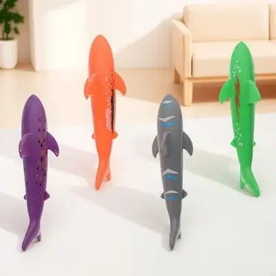 4Pcs 사랑스러운 다이빙 상어 다기능 휴대용 풀 게임 세트는 터치 탐구를 자극하여 수영 기술을 향상시킵니다.