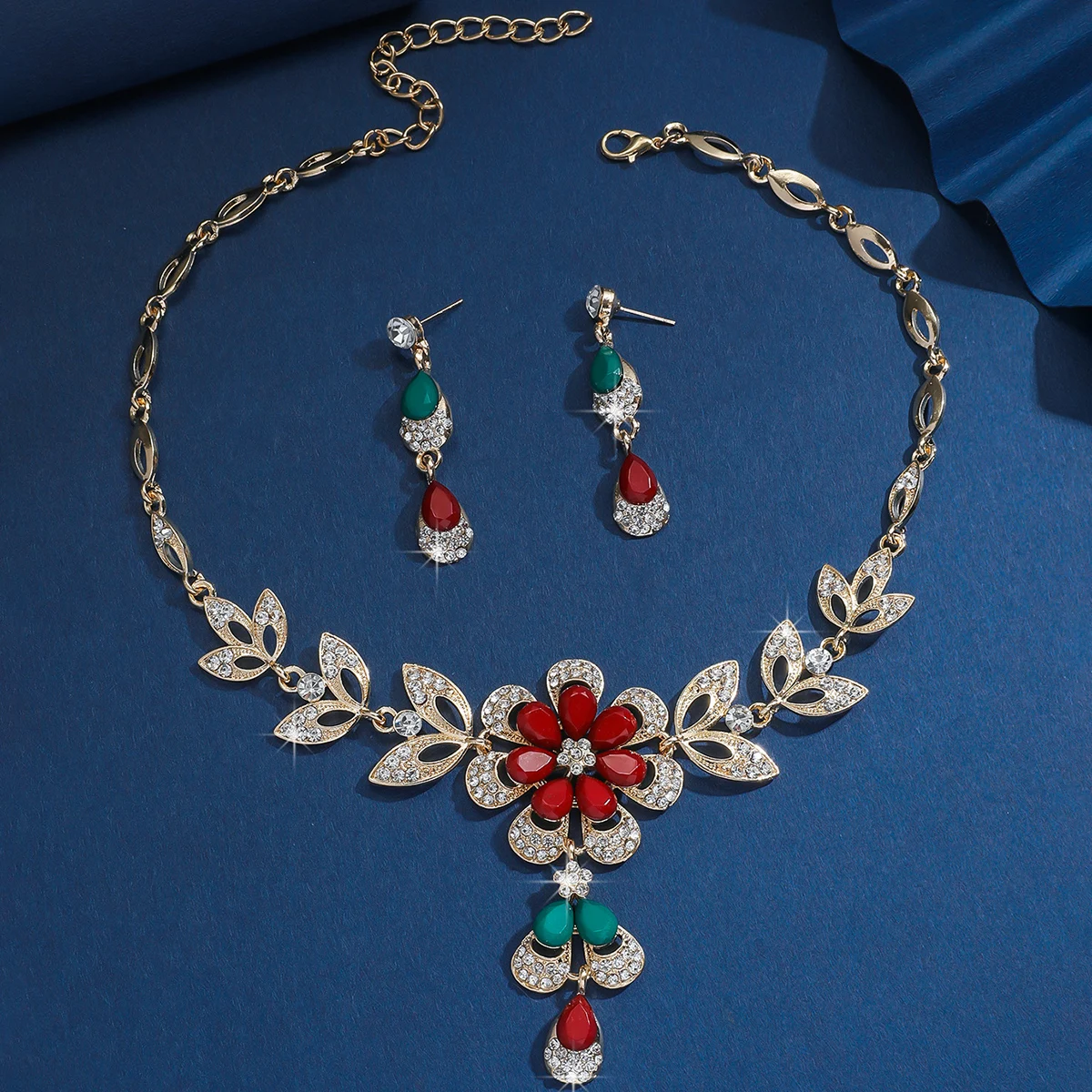 Conjunto de joias na cor vermelha