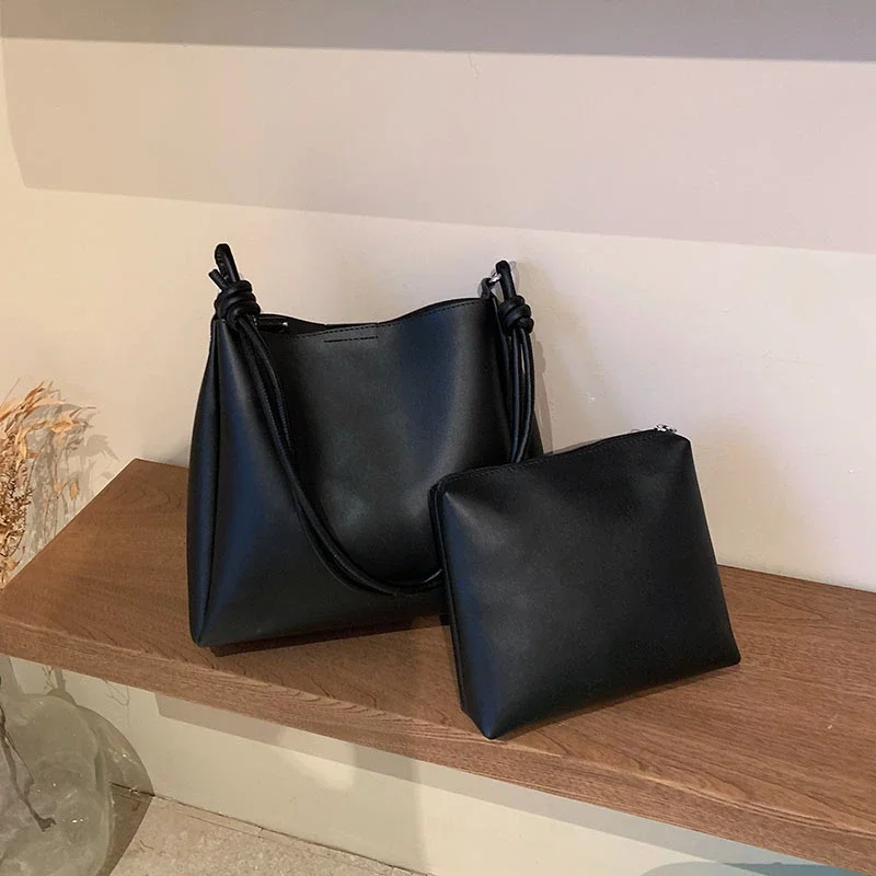 

Простая однотонная вместительная сумка через плечо из искусственной кожи, модная универсальная сумка-тоут с резьбой, Лидер продаж 2024, сумки для женщин, мужские сумки