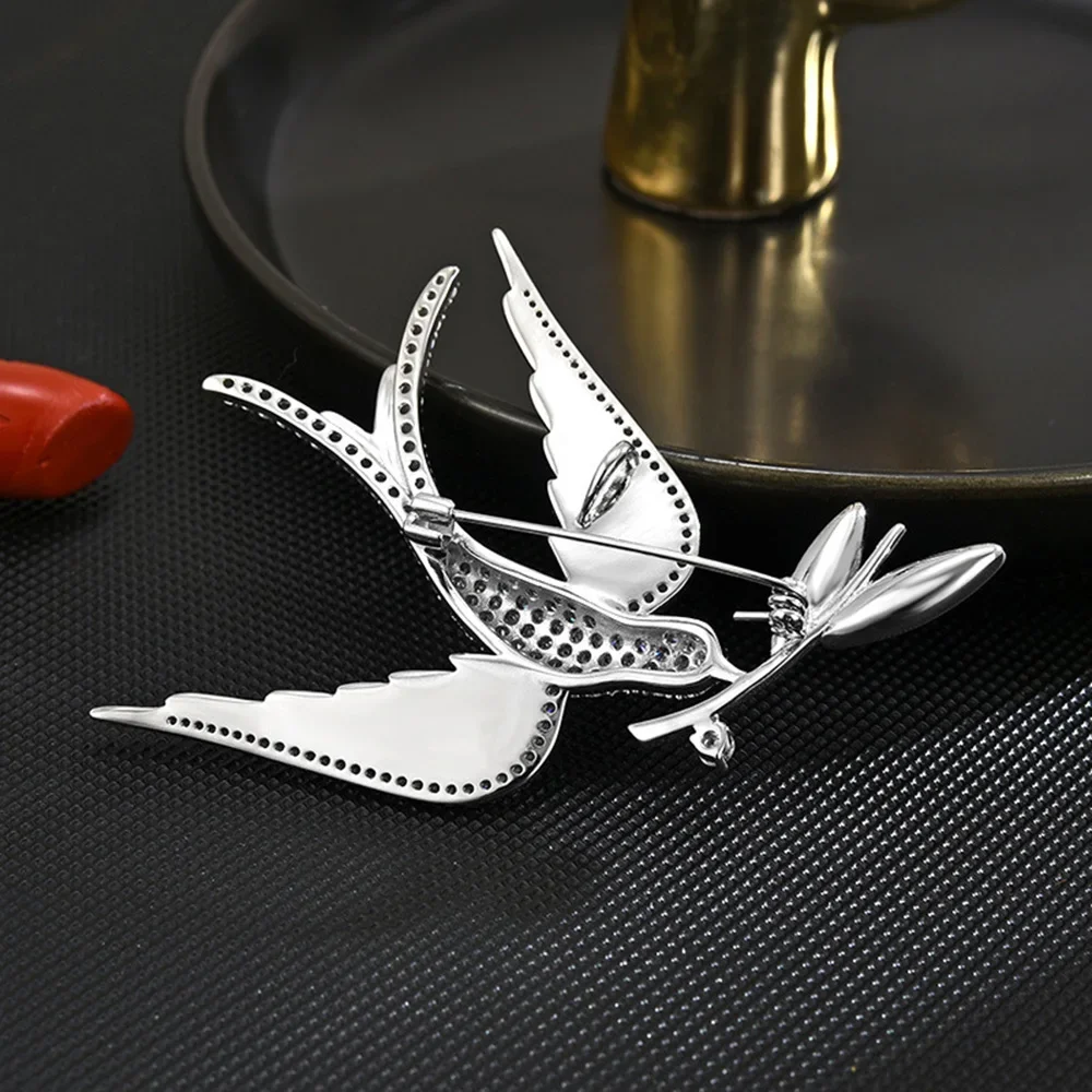 Vintage Rhinestone Swallow Brooch Pin Crystal Enamel Bird Jewelry Brooches for Women Scarf Clip Bird Lapel Pin English Tone