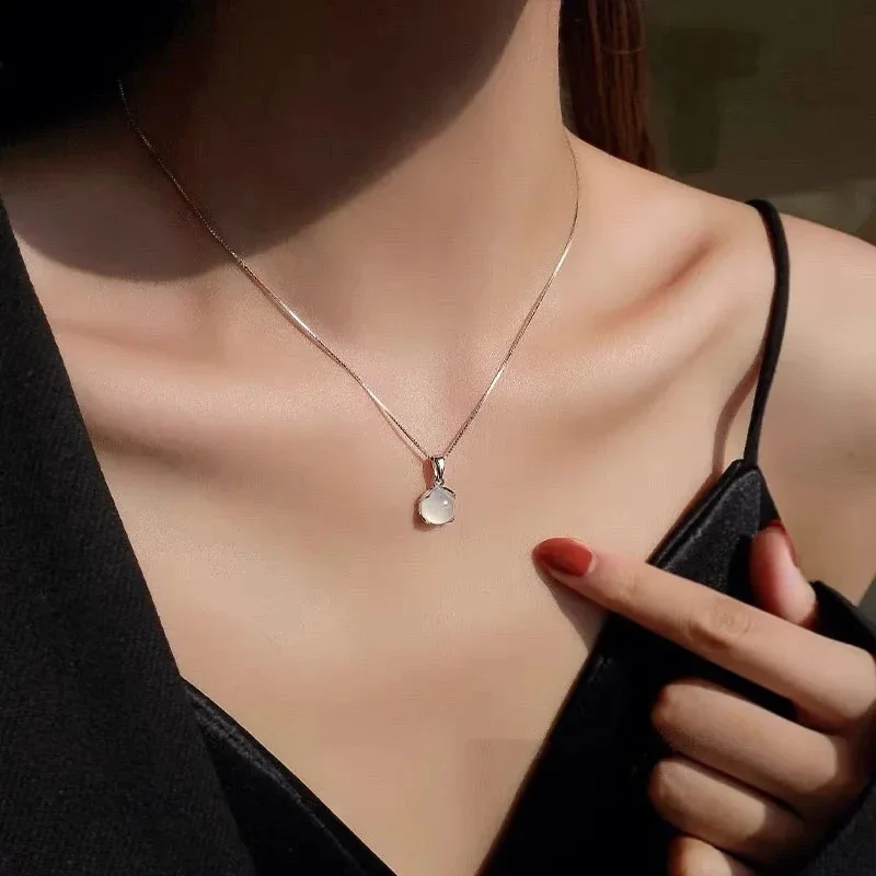 New Luxury White Plated White Round Moonstone Pendant Necklaces Women Fashion Jewelry Choker Clavicle Chain Short Charm Necklace