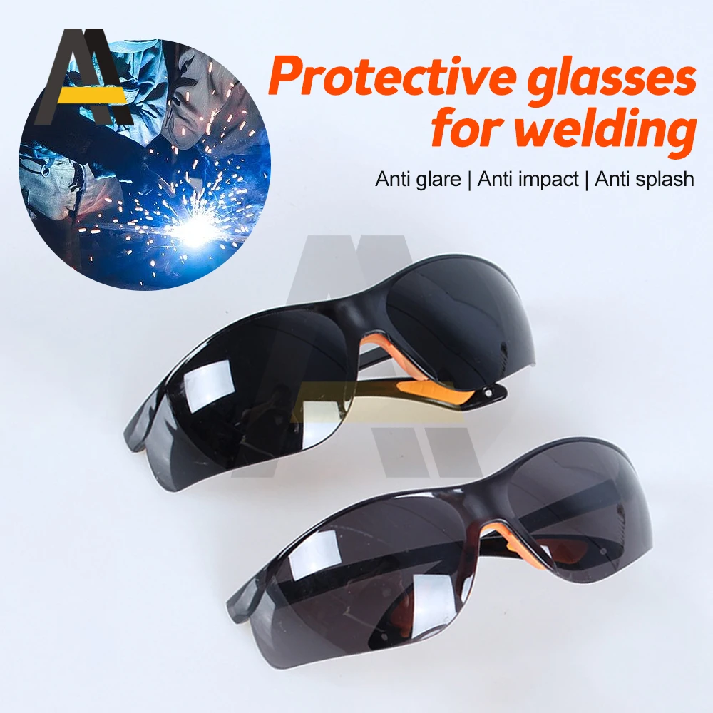 Lunettes de protection anti-lumière bleue portées par une personne, assurant confort et sécurité pour les yeux au quotidien.