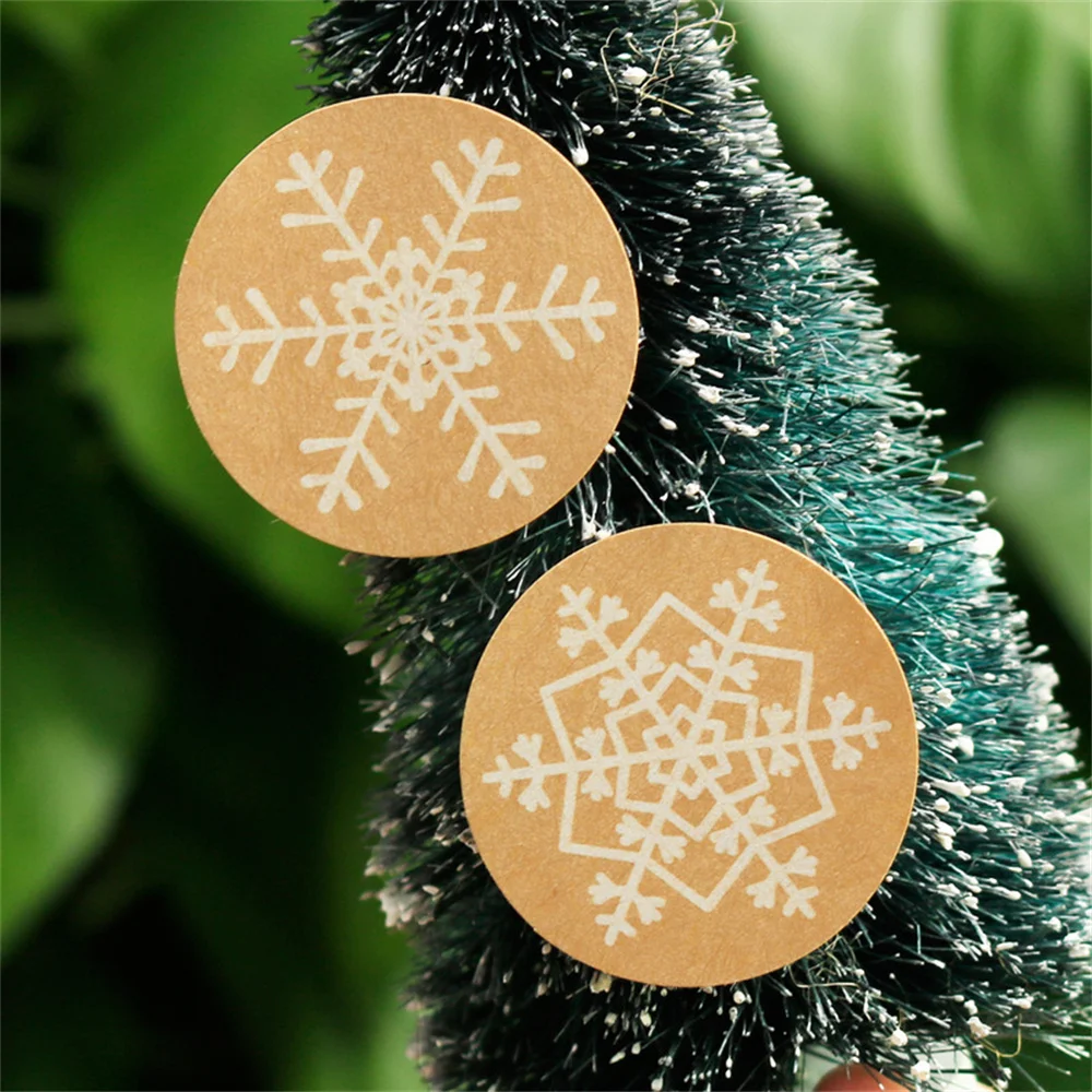 3.5Cm Christmas Snowflake Sticker Kraft Paper Christmas Theme Seal Labels Sticker for Gift Packing Diy Christmas Decoration 2023