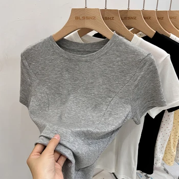 2025 الصلبة الأساسية قصيرة الأكمام المرأة التي شيرت عادية أسود أبيض قمة الموضة تي شيرت السيدات موضة الكورية تي شيرت الشارع الشهير 2