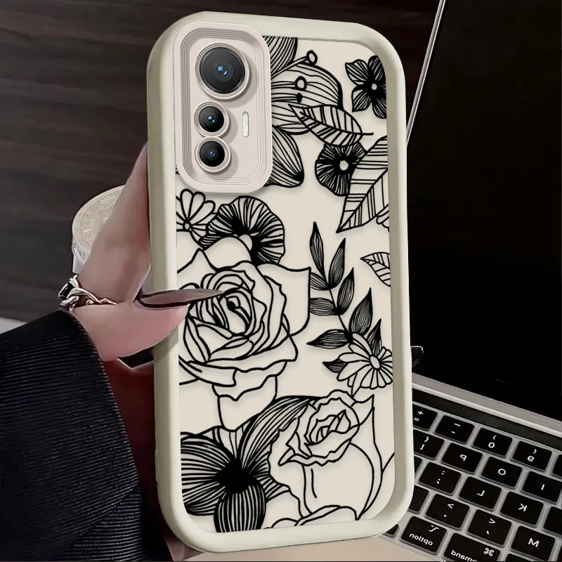 Retro Black Flower Phone Case - Elegant Protective Cover