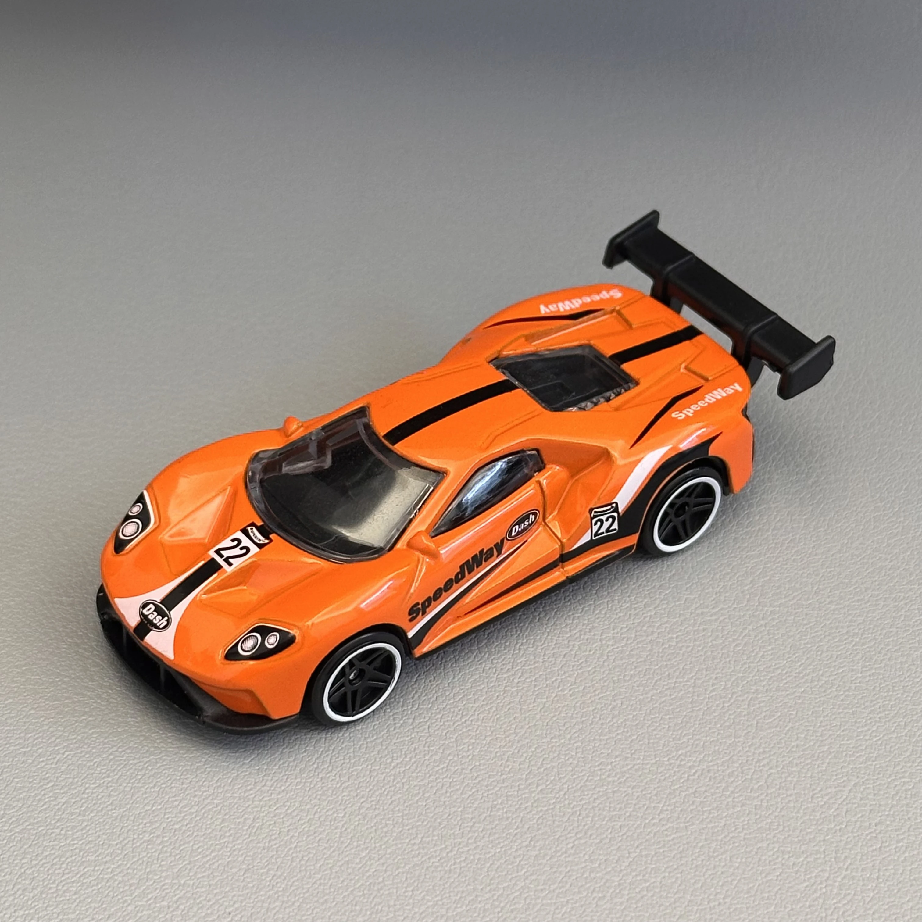 1/64 Scale Diecast Alloy Racing Car Model Realistic Mini Sports Vehicle Toy for Kids Collection Desktop Decoration Birthday Gift