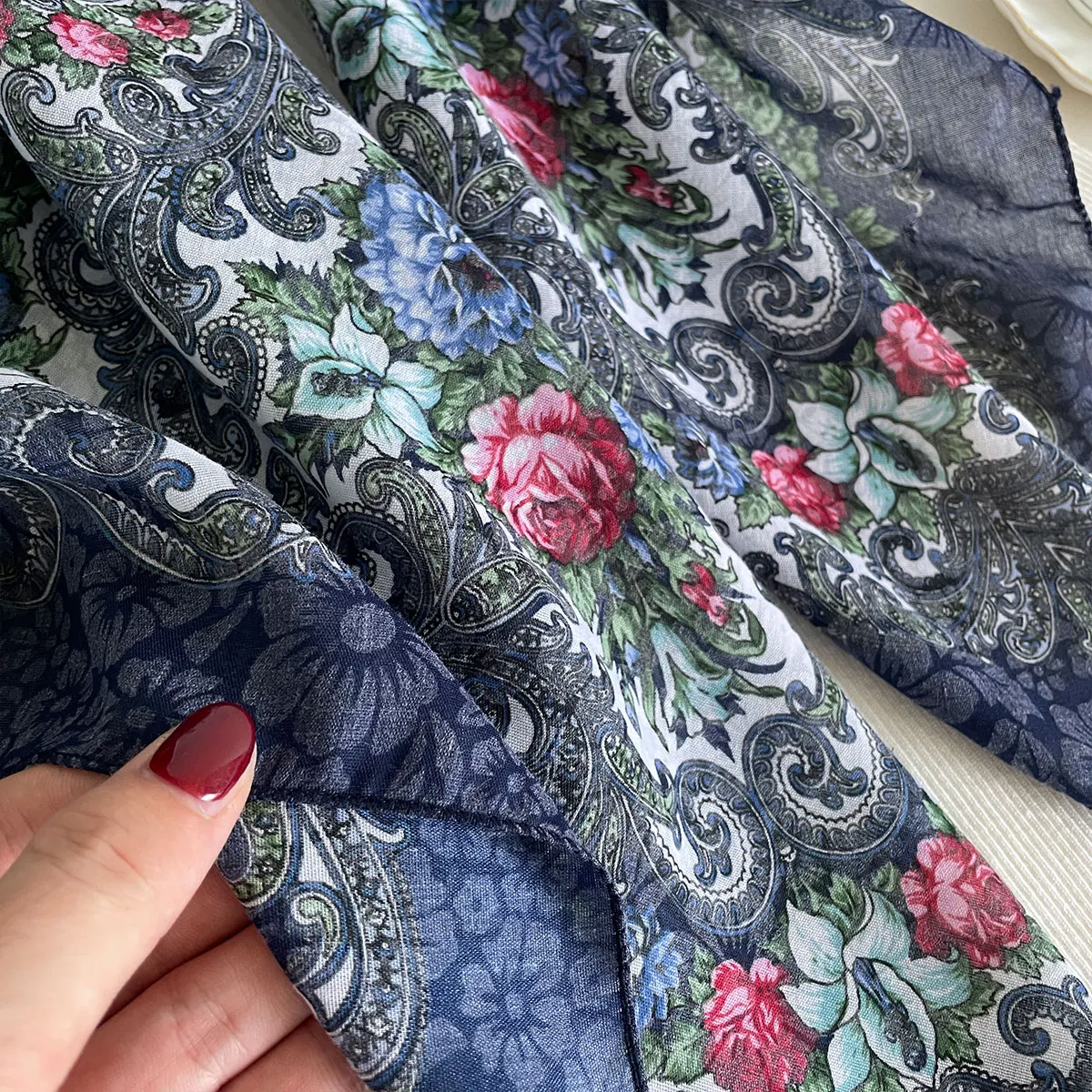 2025 Luxury Cotton Texture Print Female Neck Scarf Square Hair Scarves Foulard Head Band Shawls Wraps Neckerchief Bandana Women