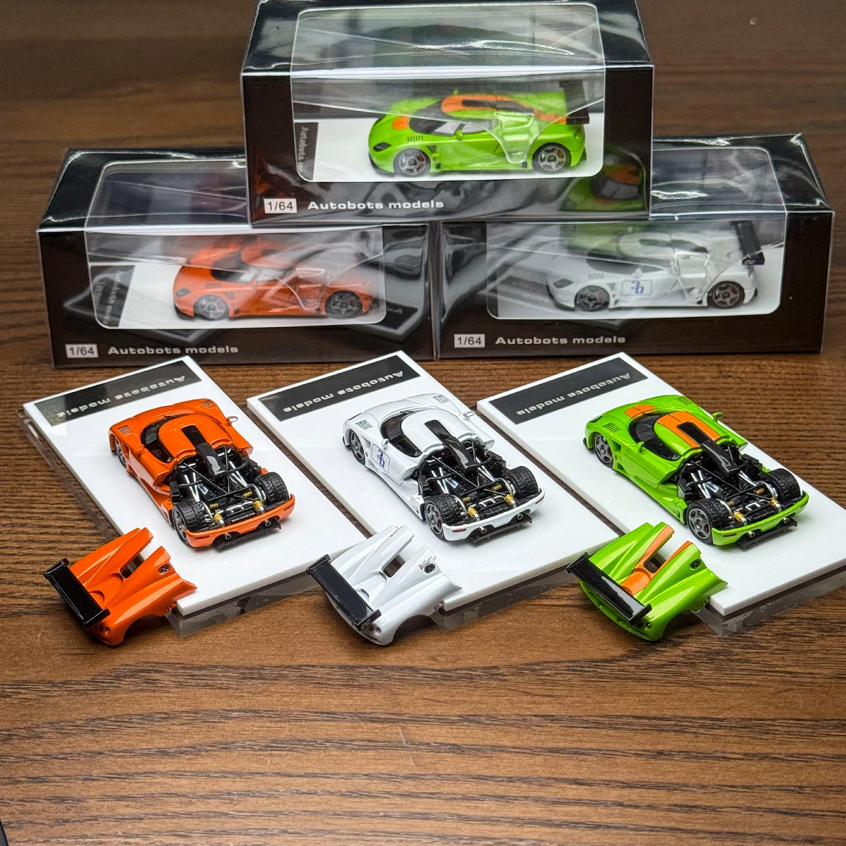チィガー Tarmac Works 1:64 Koenigsegg Jesko Attack with Trading Card