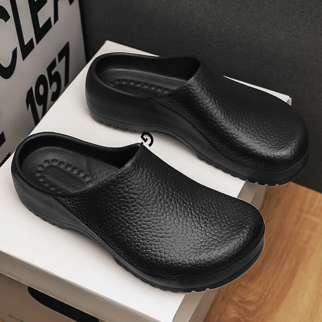 Zapatillas de Interior para hombre y mujer, zapatos de Chef, sandalias impermeables a la moda, antideslizantes, suela suave, zuecos para el hogar y el dormitorio, 2024
