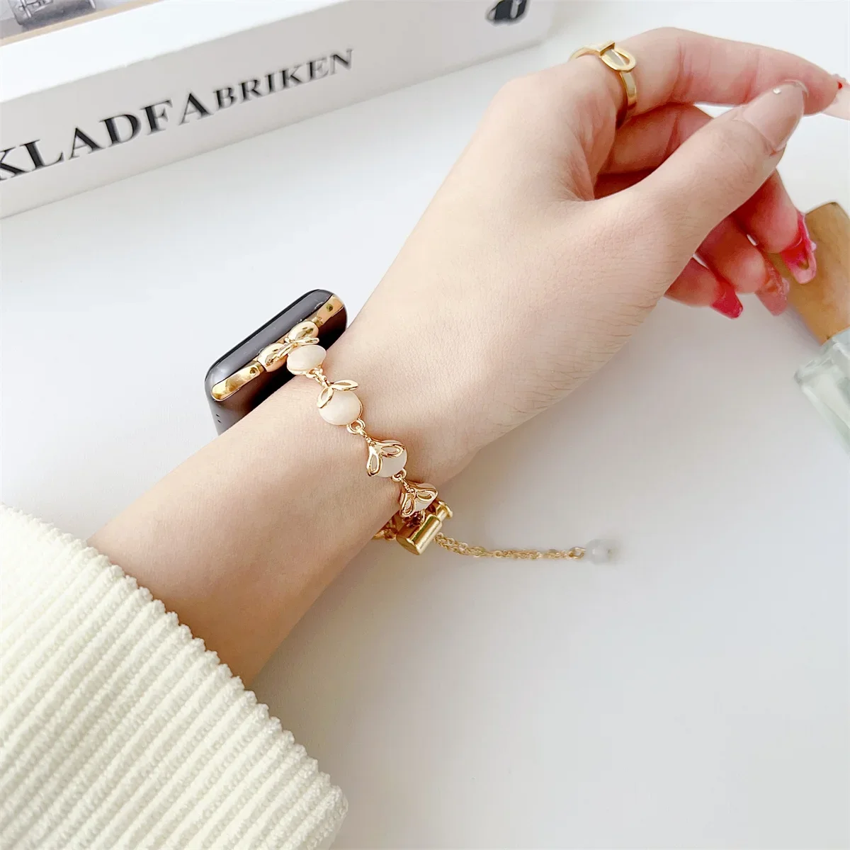 Bracelet de montre pour iWatch 42/44/45/46/49 mm 38/40/41 mm Bracelet de montre tendance en métal pour montres de la série Ultra2 Série 10/9/8/7/6/5/4/3/2/1_voghion.com