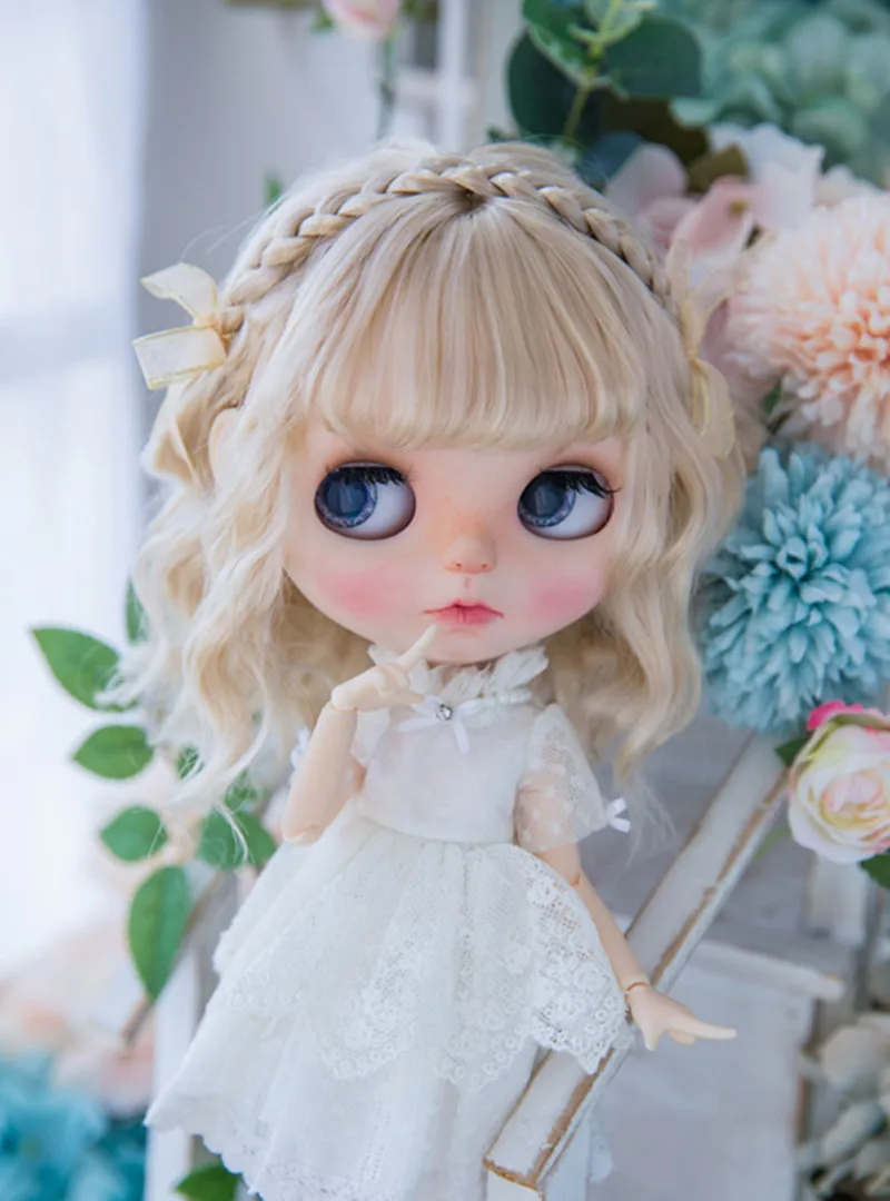 

BJD doll wig fits Blythe 9-10in size blonde short hair curly plait milk silk imitation mohair accessories woman