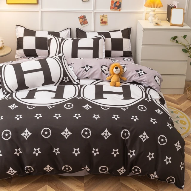 Louis Vuitton Black White Bedding Set