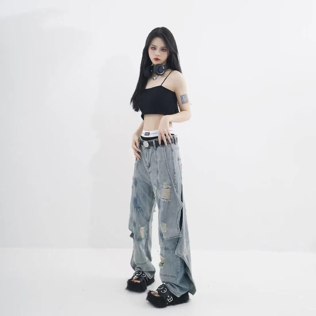 Рисунок 6 - Женские джинсы с широкими штанинами