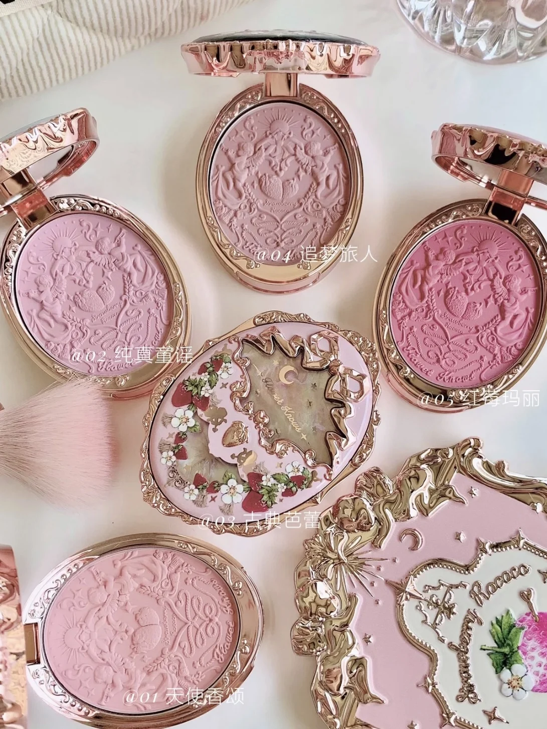 Strawberry rococo. Strawberry rococo косметика. косметика flower knows румяна. румяна с клубникой. flower knows пудра.