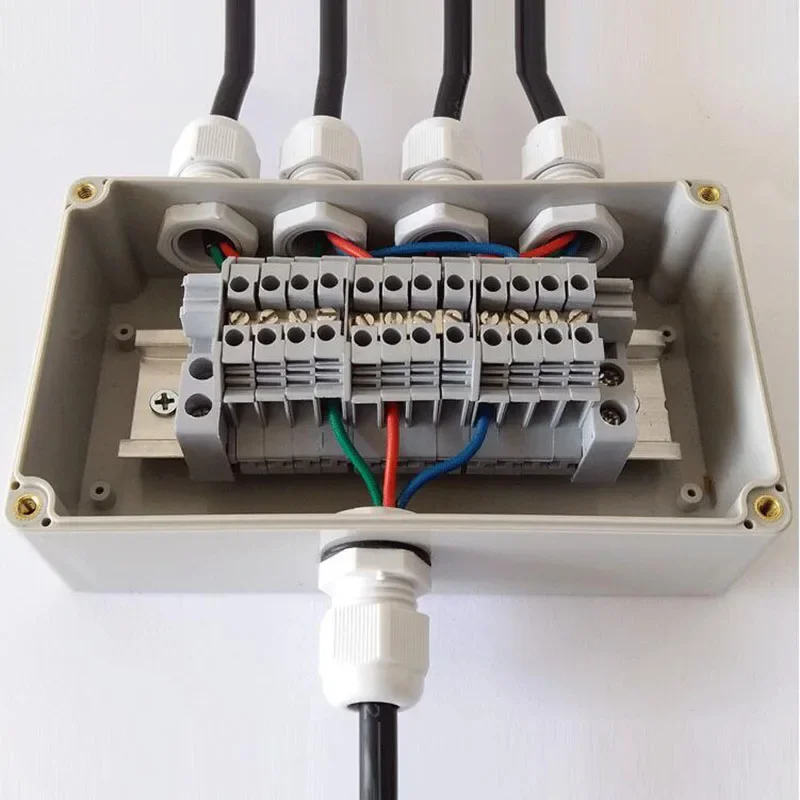 1PCS 158 * 90 * 60mm one in four out waterproof junction box with terminal Power Wire distribution box 32A