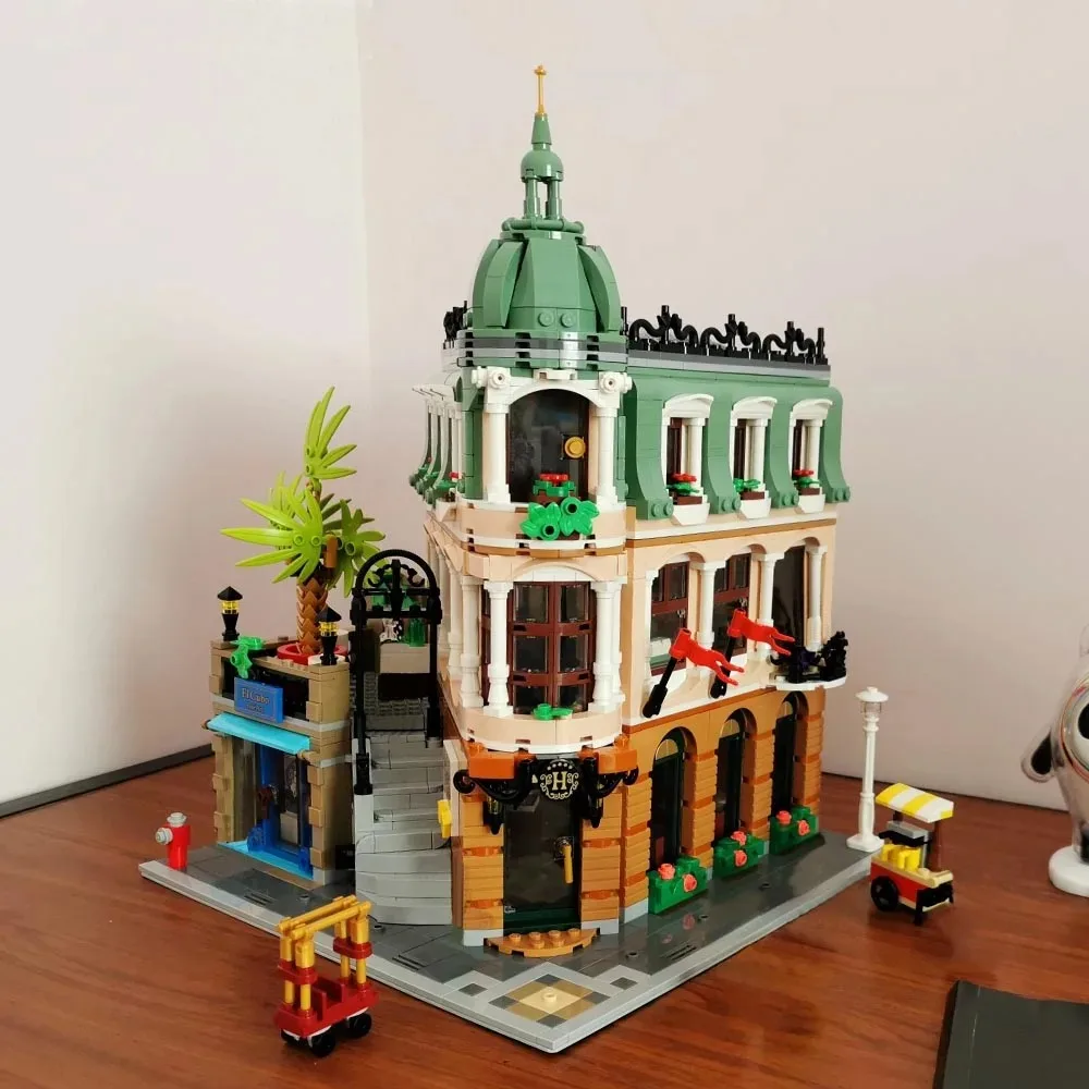 Building Block Toys Miniso Disney Creative Expert 10297 Boutique Hotel Model Modular Houses for Children Adults Gifts
