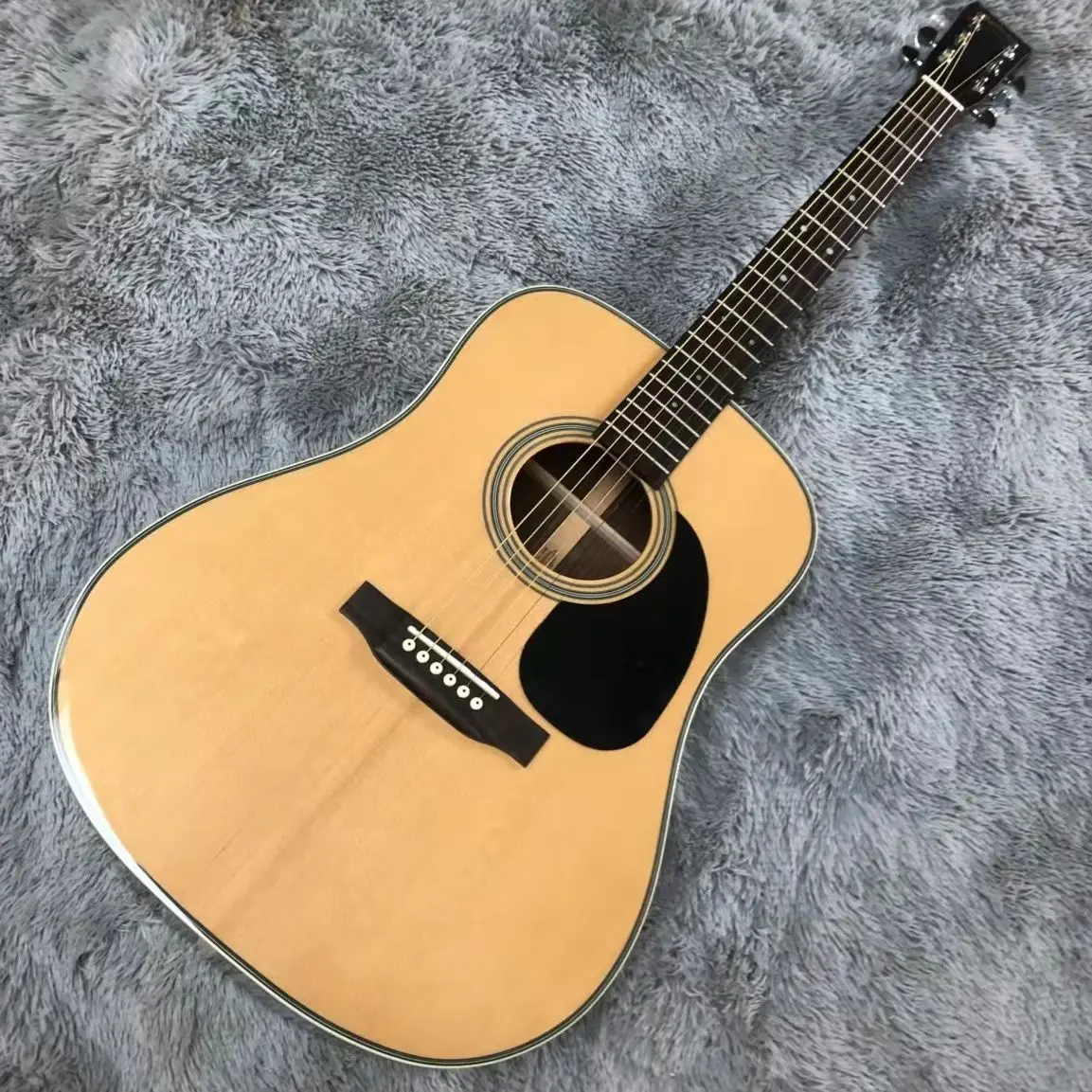 41" D28 series solid wood section top glossy finish acoustic guitar