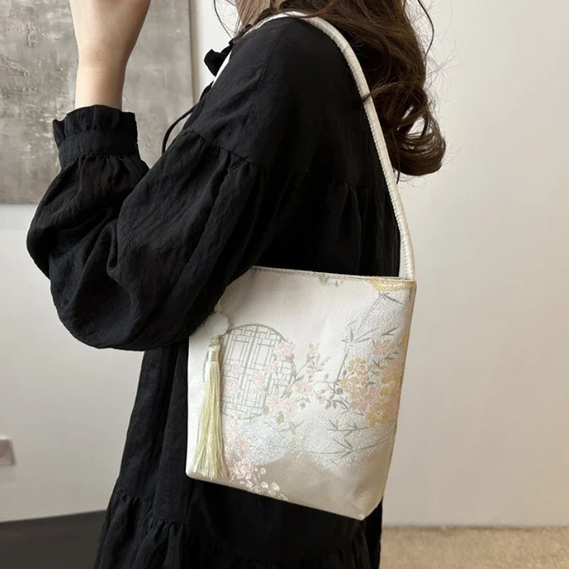 Luxury Embroidery Shoulder Bag Chic Trend Small Bucket Handbag For Women New Chinese Style Floral Designer Tote Bag Phone Bag