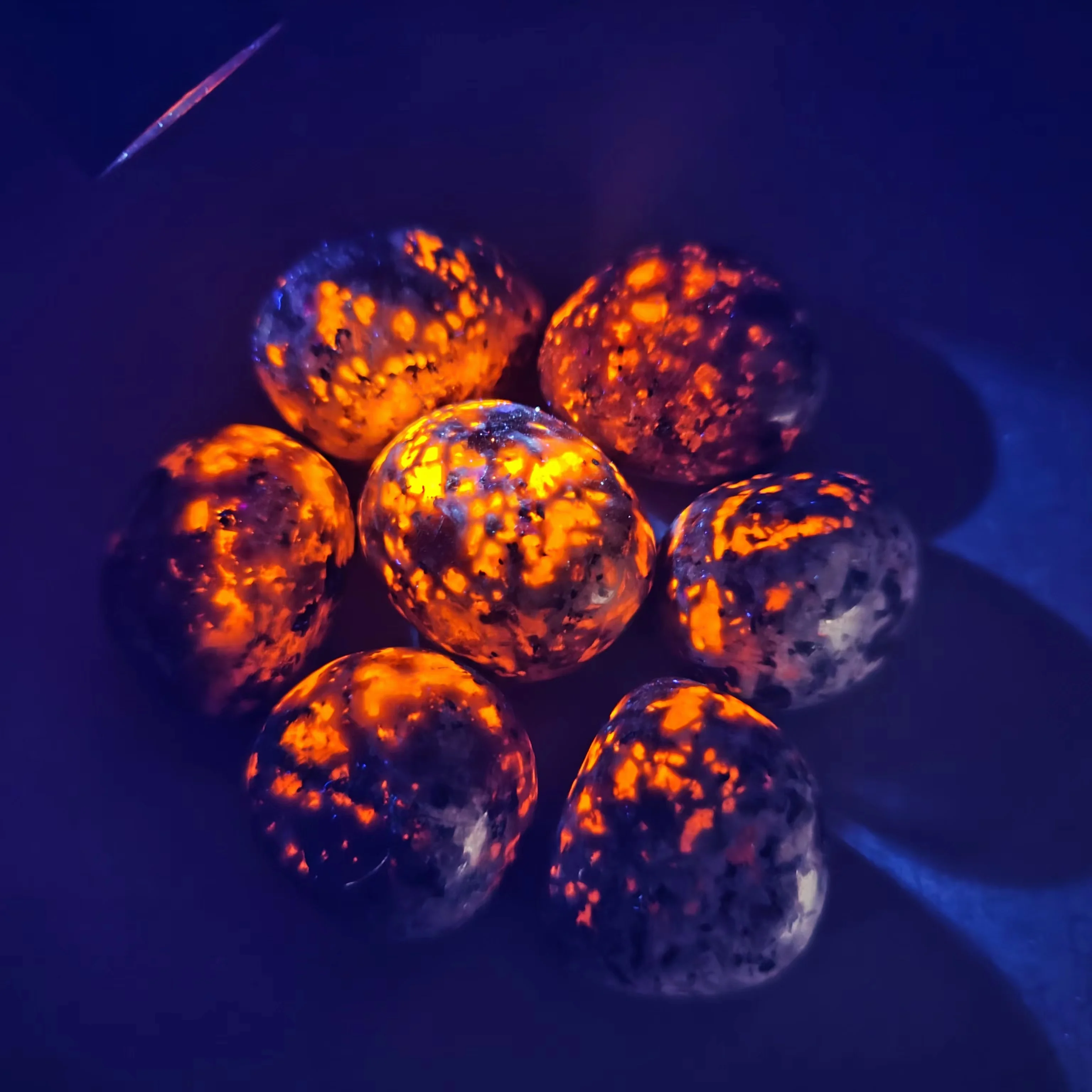 Yooperlites Flamestone UV Glowing Crystal Stone Home Decoration