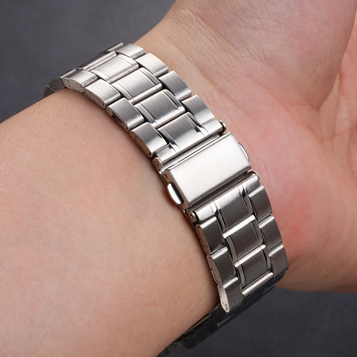 Premium Stainless Steel Metal Strap for Apple Watch - Adjustable and Stylish Wristband
