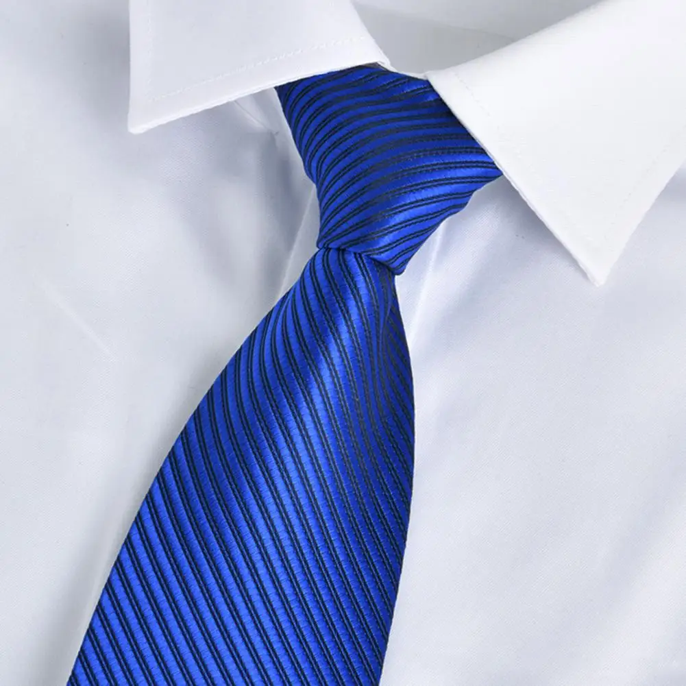 

Matching: Suitable for suit decoration, can be used in a suit or worn alone.