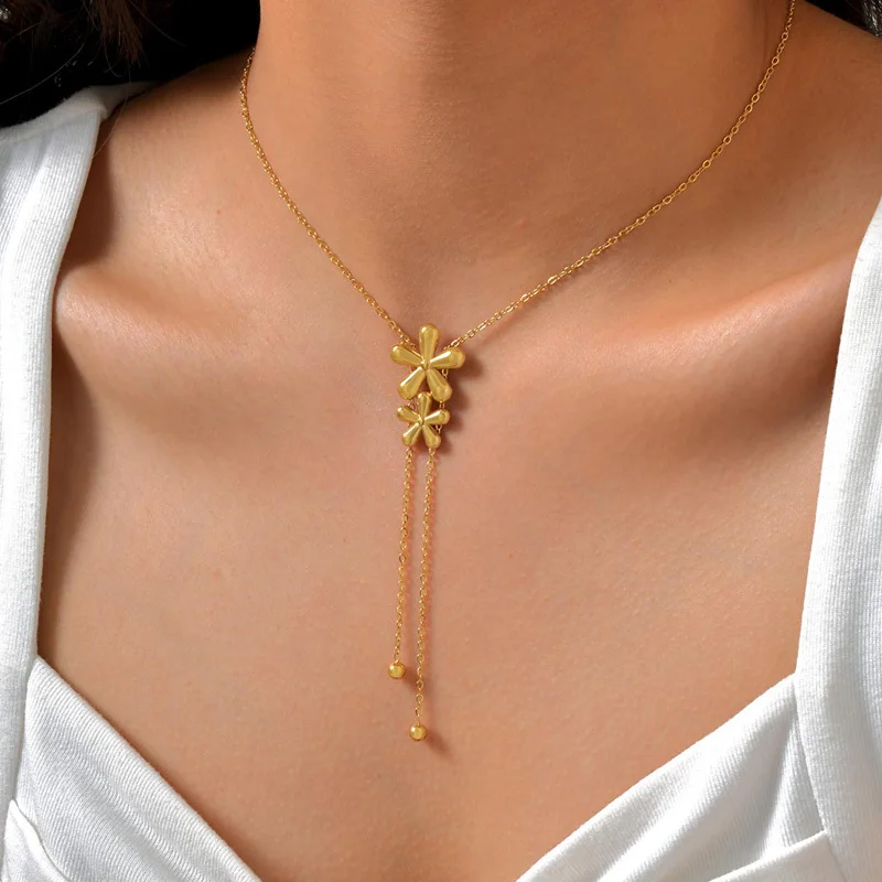 新品未使用　flower charm-drop Bloom Crush 14K Gold Solid Flower Charm Drop Necklace
